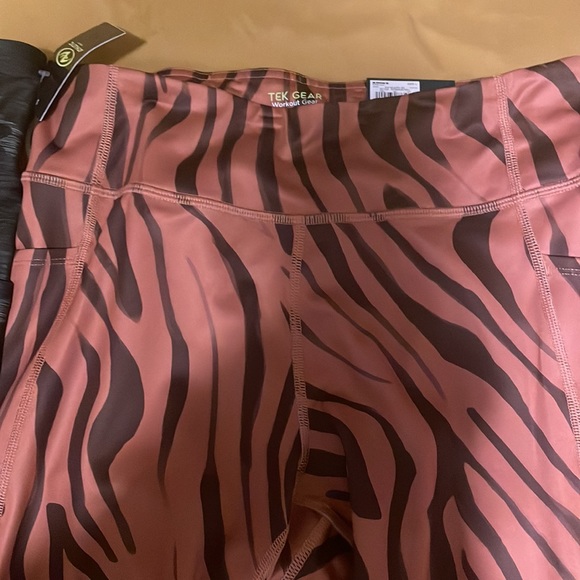 Workout gear/leggings - Picture 4 of 7